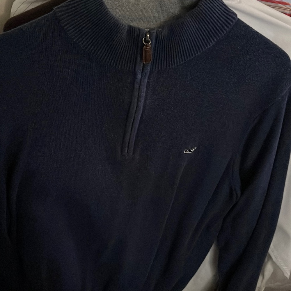 Vineyard vines pull over sweater size L. Great condition